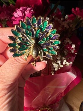 0190) Vintage Gold-tone Peacock Brooch with Green and Purple Enamel